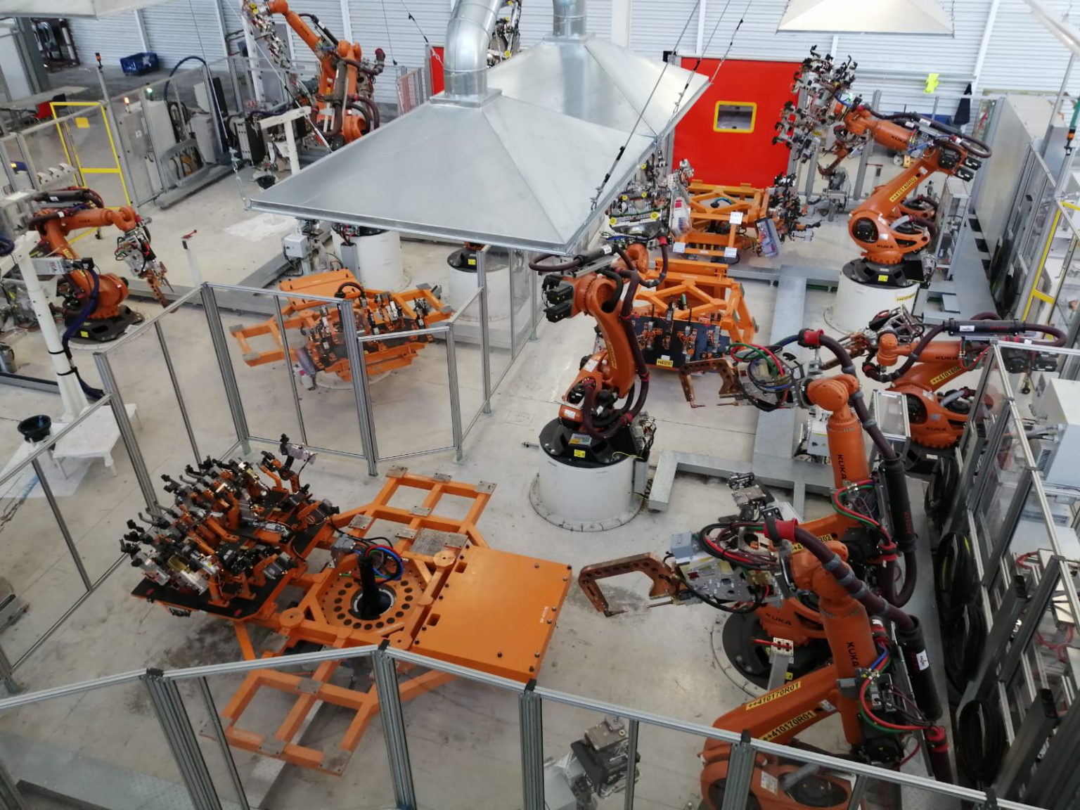 Proyectos de automatización industrial y robótica de procesos